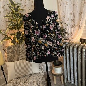 American Eagle bottom ruffle detail has only been worn one time size small